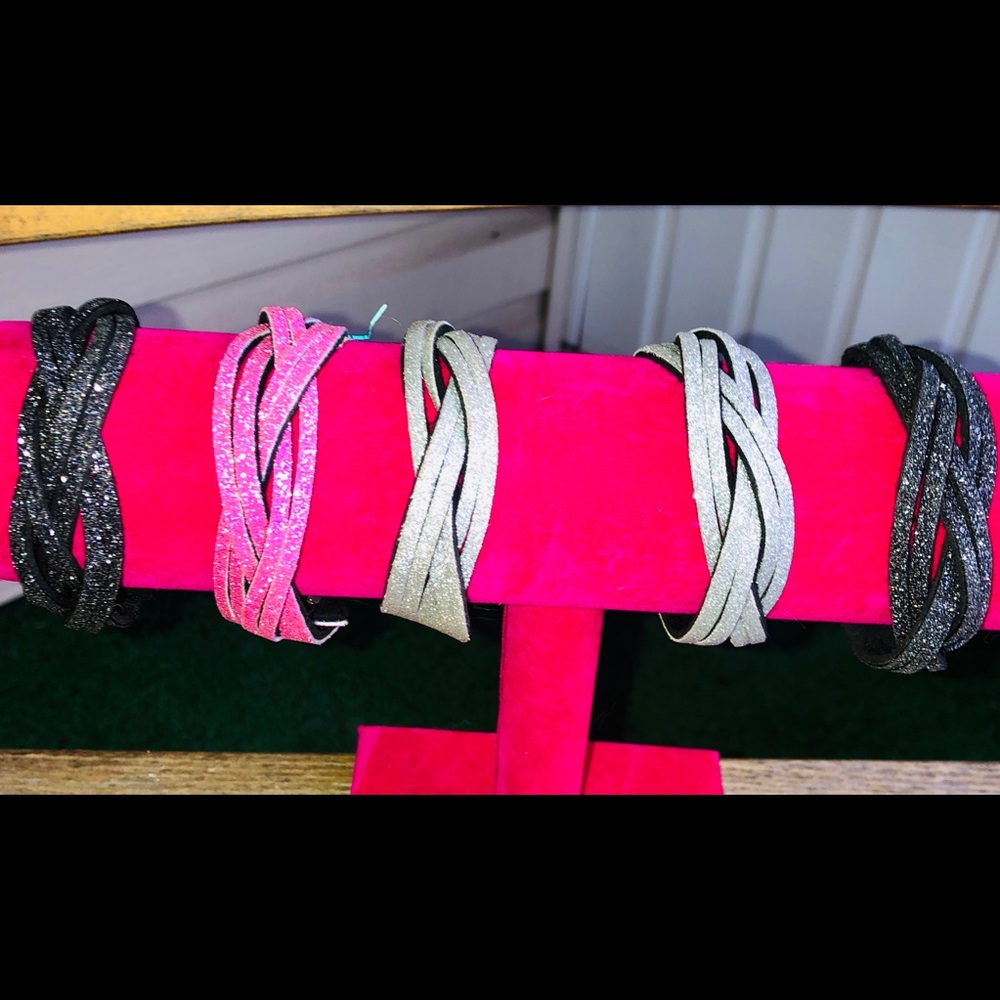 Bracelets - Picture 2 of 4